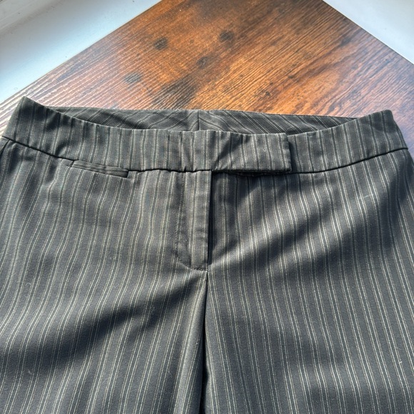 New York and Company dress capris - Picture 4 of 5